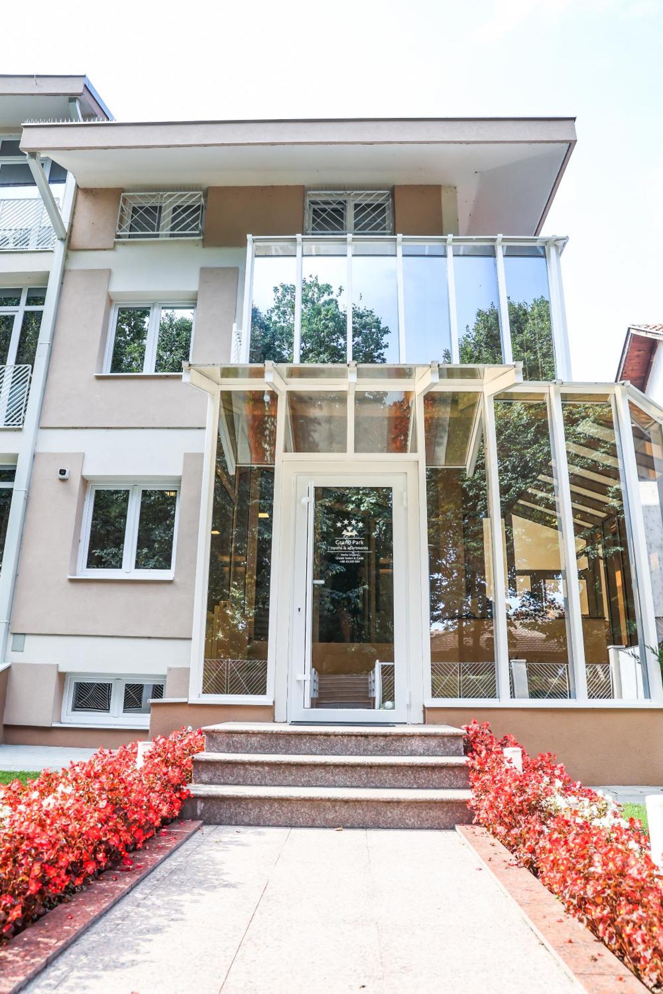 Grand Park Rooms & Apartments Čačak Exterior foto